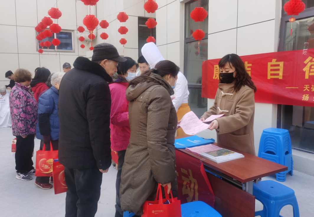 揚州國旅團支部為社區(qū)居民普及國學文化知識.jpg